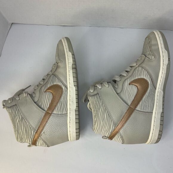 NIKE Dunk Sky Hi Light Bone-Sail-Metallic Red Bronze Women’s US 9.5 528899-013 - Picture 3 of 13